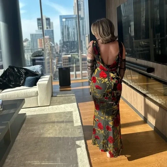 Dress the Population Cherilyn Velvet Mermaid Gown - Picture 8 of 13